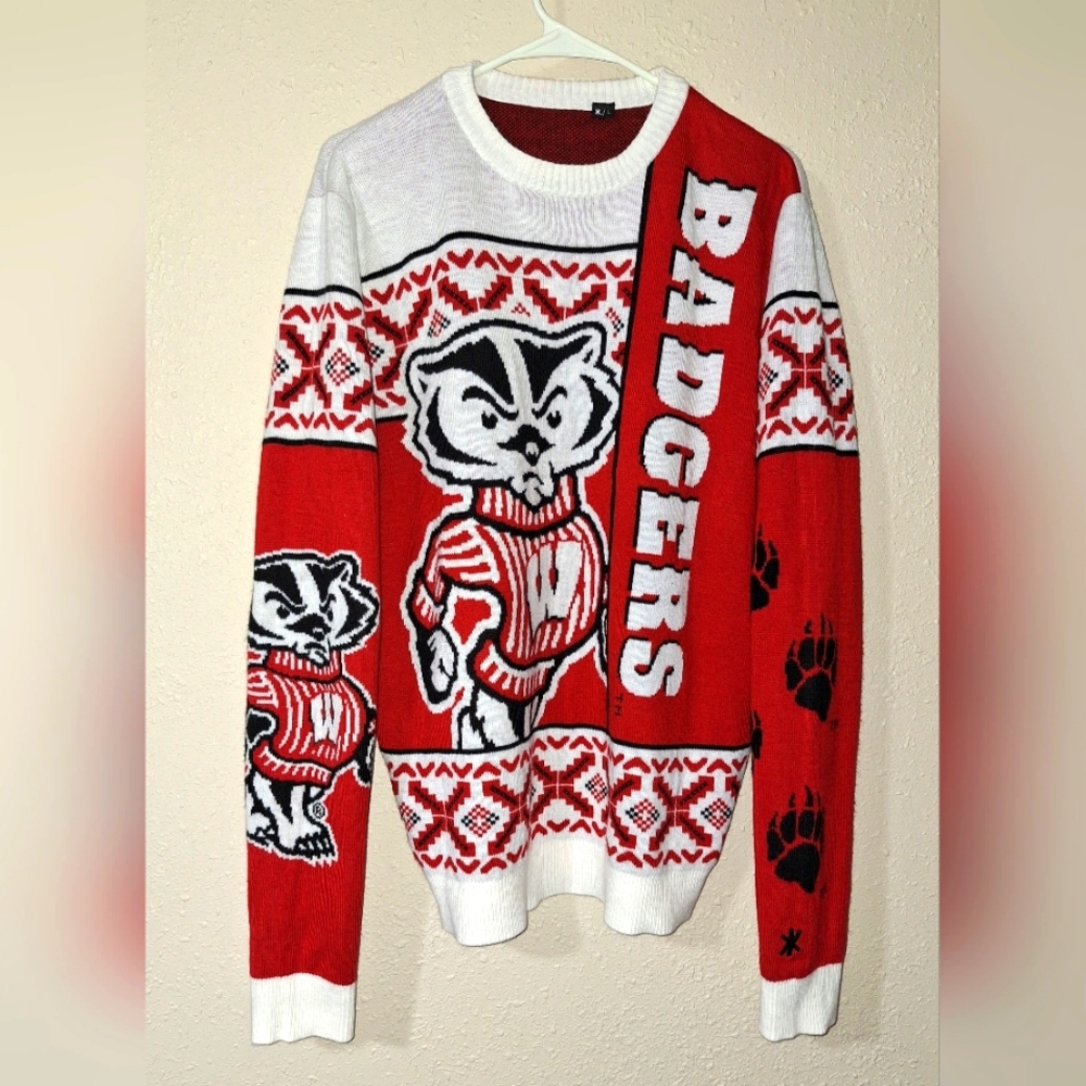 NCAA Wisconsin Badgers Red and White Sweater Size Large **RARE**